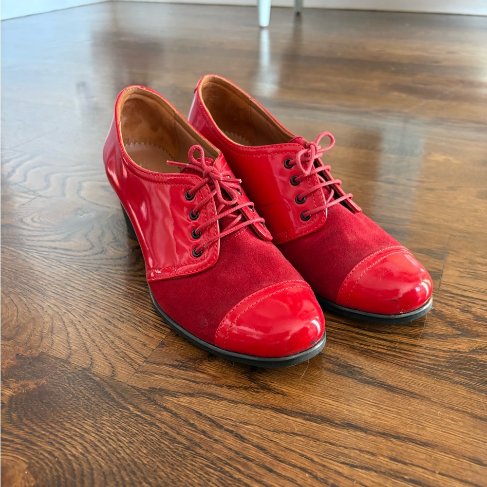 Elegant Red Women's Heeled Oxfords - Picture 2 of 4
